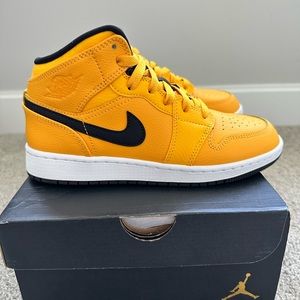 Jordan 1 Mid